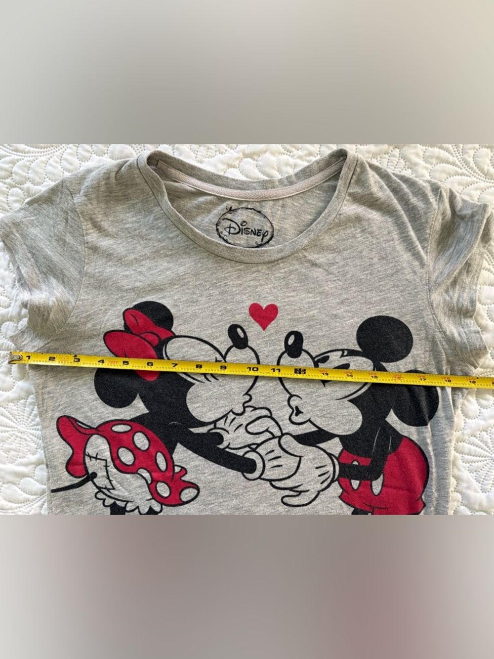 Disney Grey Tee Mickey & Minnie kiss heart Graphic juniors 11/13 - Picture 7 of 7